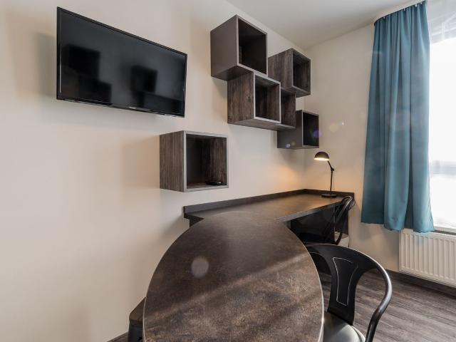 Comfortably furnished apartment in Lichtenberg with access to a fantastic roof terrace, Berlin Amsterdam Apartments for Rent