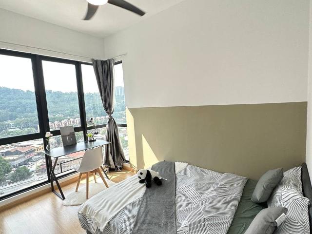 Comfy & Affordable Middle Room ✨Fully Furnished New Unit Free Monthly Cleaning Service Provided