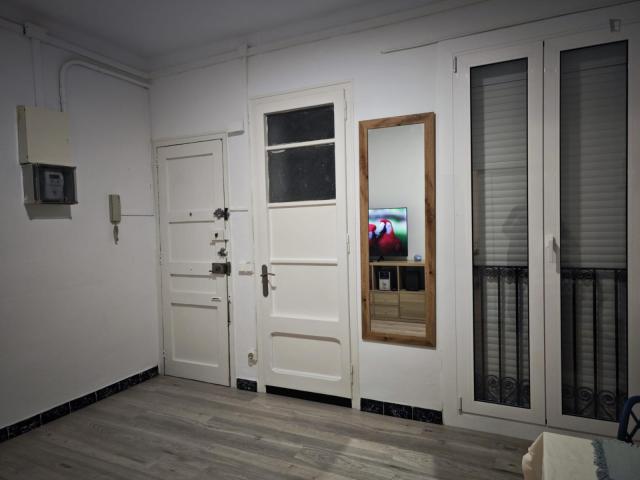 Comfy double bedroom in Barcelona close to Plaça de Sants metro station