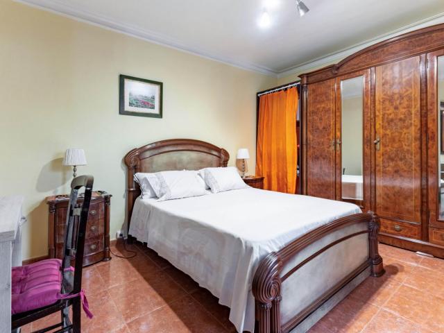 Comfy double bedroom in Barcelona next to Uni Barcelona and Plaza Cataluña