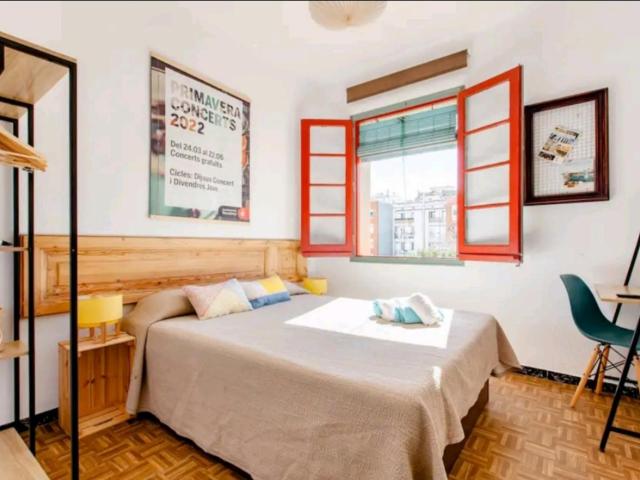 Comfy double bedroom in Fort Pienc