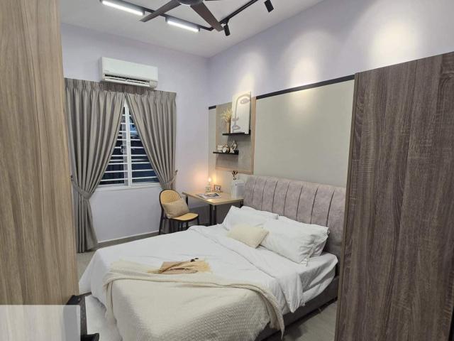 Comfy Men's Queen size Room in Bungalow