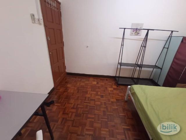 Comfy Medium Room for rent near LRT Station Bandar Puchong Jaya