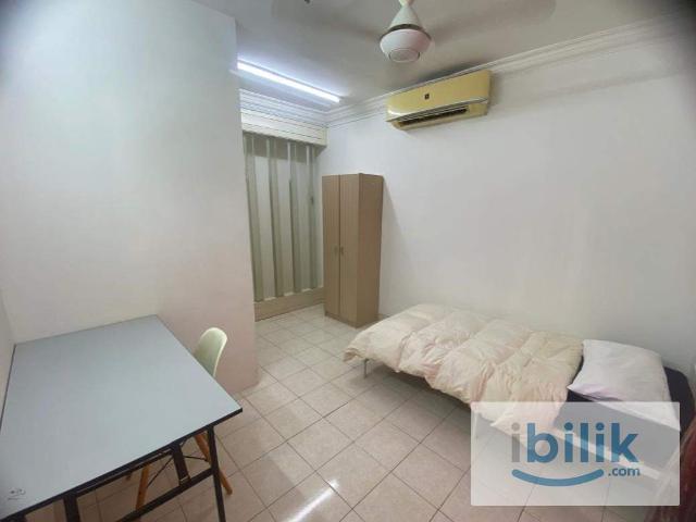 Comfy Nice Balcony RoomWalk to MRT Surian/IOI Damansaral Weekly CleaningFree Wifi