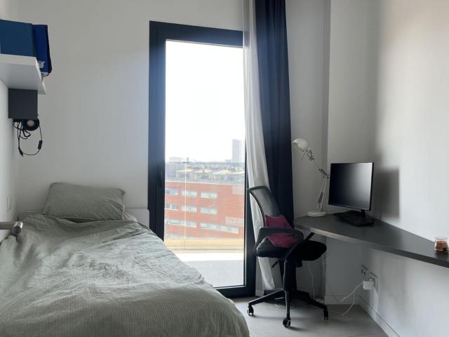 Comfy single bedroom with a balcony, in La Bordeta