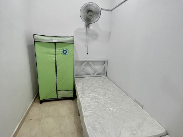 Comfy Single Room With WindowRenovated House with Great Maintanance