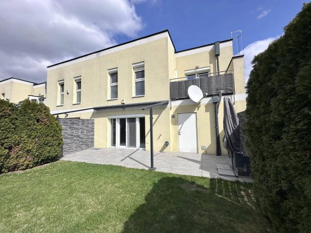 Sonniges Eckreihenhaus mit Pool, Garage und Keller!