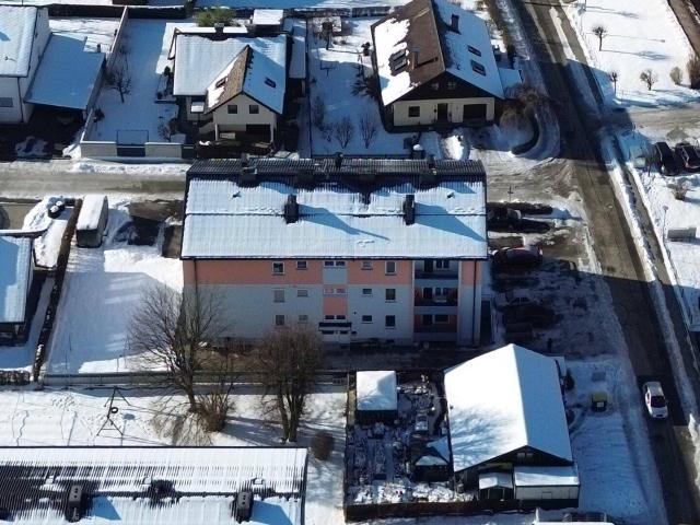 SCHNELLBEZUG! Leistbare 3 Zimmer Wohnung mit Loggia und Kamin in ruhiger, zentraler Siedlungslage in Vöcklamarkt