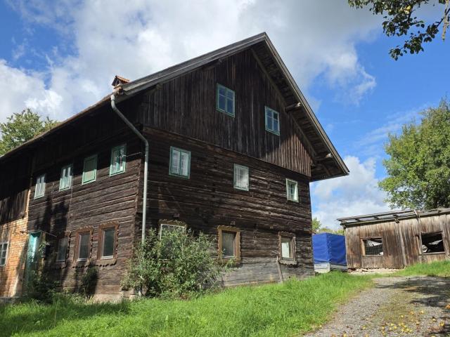 Landwirtschaftliches Grundstück mit Bestandsobjekt Derzeit nicht Bewohnbar in Pram