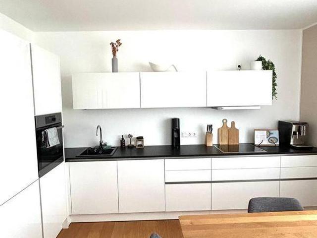 Neuwertige 3 Zimmer Eigentumswohnung mit PKW Stellplatz in zentraler Lage