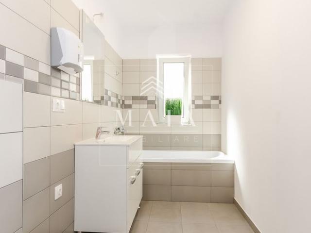 Comision 0% Casa 8 camere, teren 824 mp, Primaverii Padurea Dumbrava