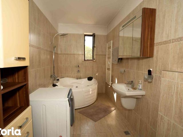 Comision 0% Vila cu PISCINA acoperită, zona centrala în Periș