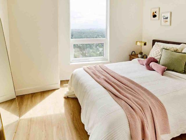 Comma King George Studio Apartment for Rent at 9651 136a St, Surrey, BC V3T 0W9 Surrey Metro Centre
