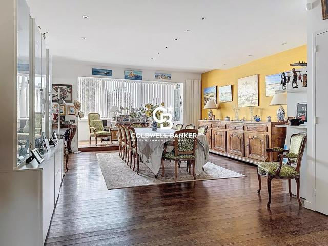 Comme une maison au 3ème et dernier étage à la cime du parc. 149m² La Rochelle