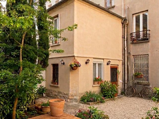 Comme une maison baignée de lumière et de verdure à Paris 20e Maraîchers