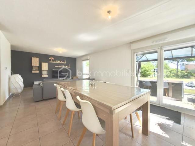 Comme une maison ! Superbe duplex avec jardin, terrasse, garage double et parking à Pfastatt