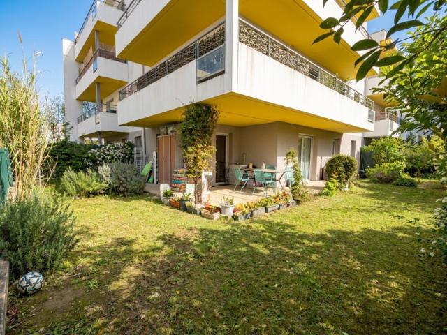 Comme une maison: 4 pièces avec 141 m2 de jardin résidence
