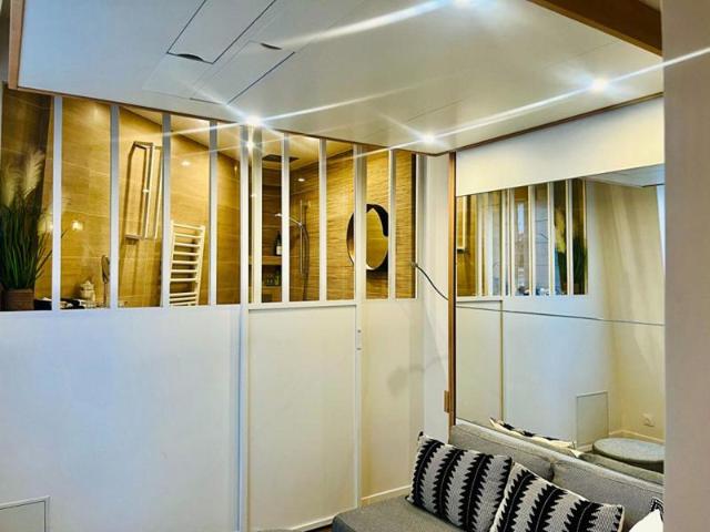 Comme une suite de palace, un appartement 2 pièces vendu totalement rénové et meublé