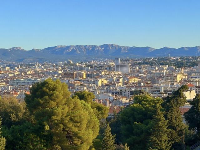 Comme une villa sur le toit T4 Dernier étage 69 m2 de terrasses et garage Marseille 13008