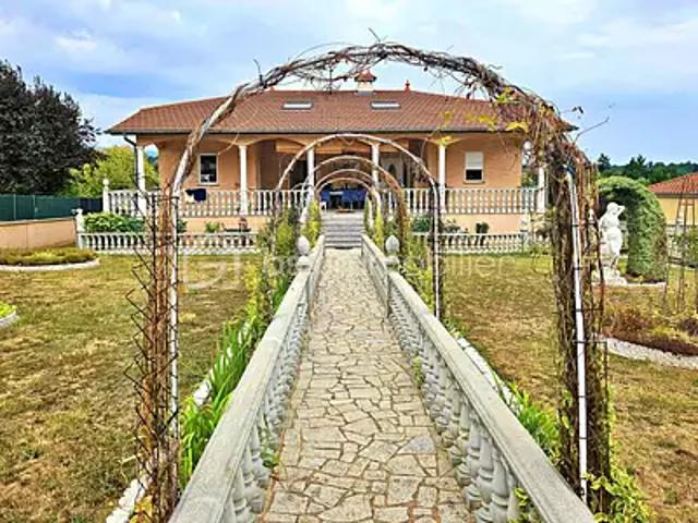 Commelle Vernay 42120 Achat / Vente maison 7 pièces t7 terrasse cave