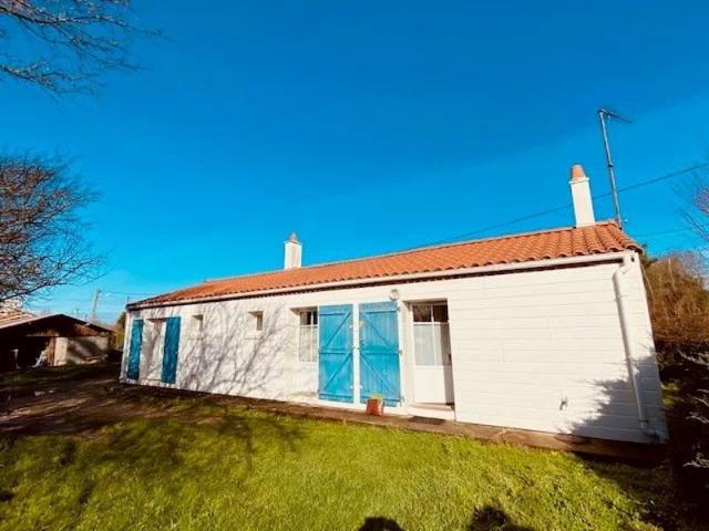 COMMEQUIERS, maison en campagne