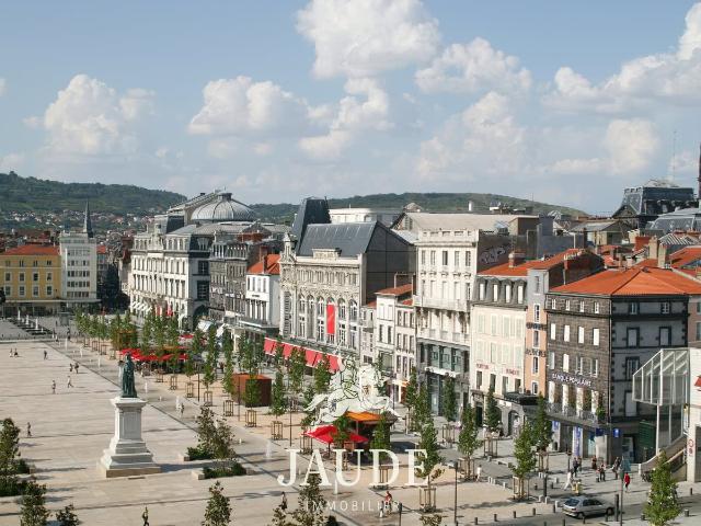 COMMERCE 200m2 PLAIN PIED CENTRE VILLE TRIANGLE D'OR