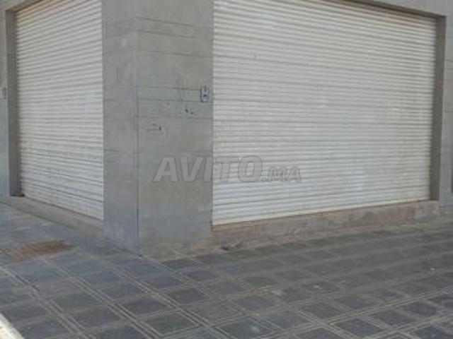 Commerce dans un bel immeuble à El Haddada