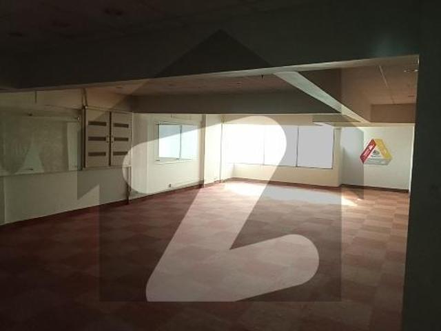 Commercial bungalow available for rent shahra e qaideen