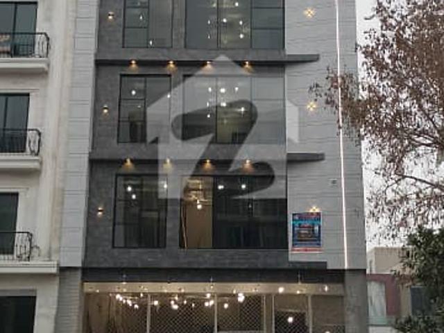 Commercial furnished plaza for sale
