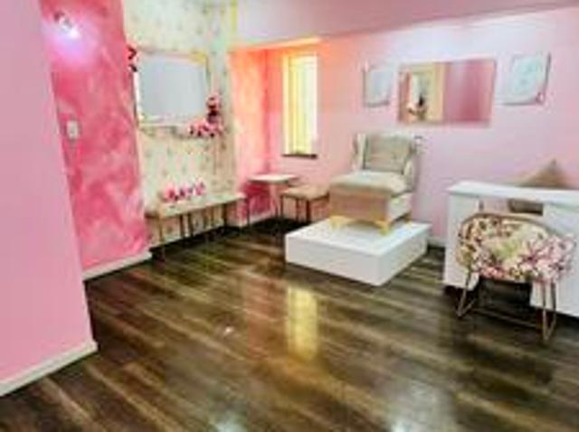 Commercial in Birchleigh