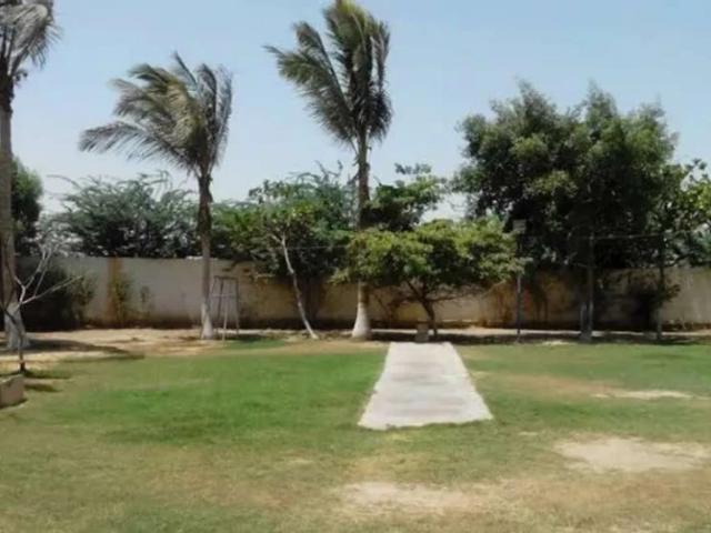 Commercial plots available Low price Karachi Gulshan E Iqbal Block 13 ID 38615