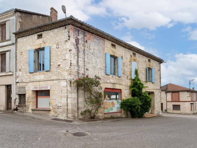 Commercial premises with accommodation