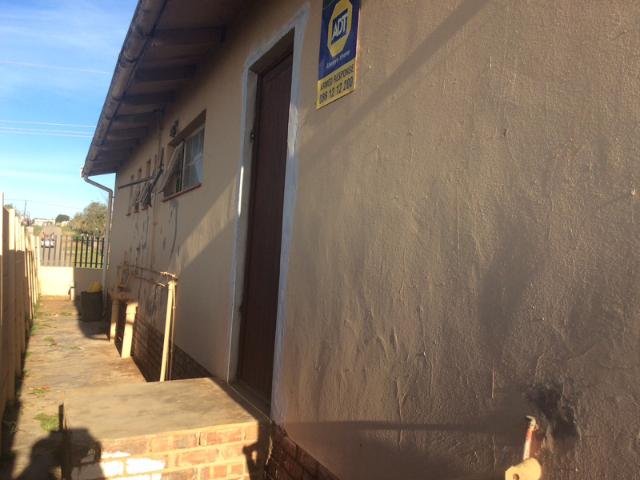 Commercial property for sale in uitenhage