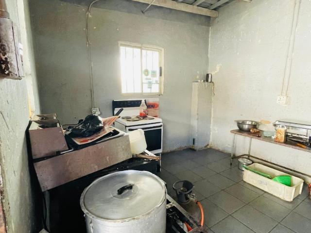 Commercial Property in Mapetla To Rent