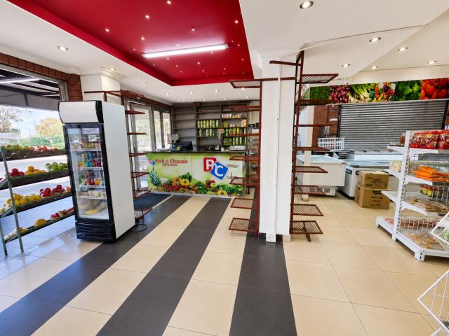 Commercial Property in Ormonde To Rent