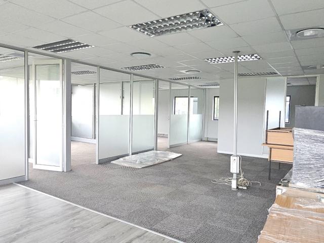 Commercial Property in Beverley Hills To Rent
