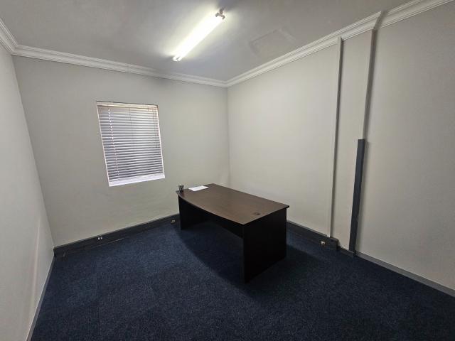 Commercial Property in Die Hoewes For Sale
