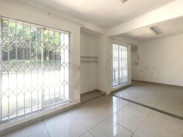 Commercial Property in Glenanda To Rent