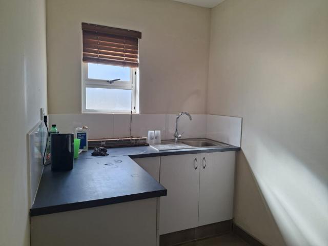 Commercial Property in Gonubie North To Rent