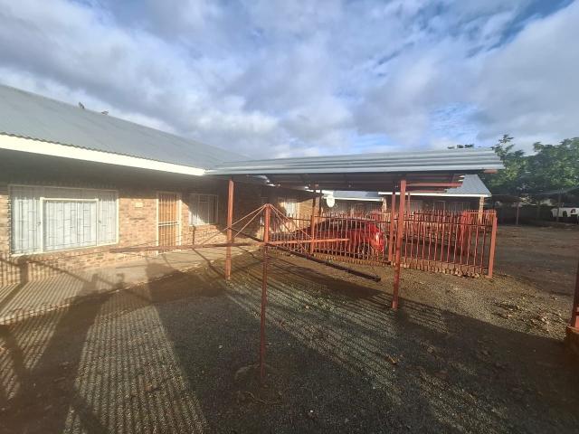 Commercial Property in Hartswater For Sale