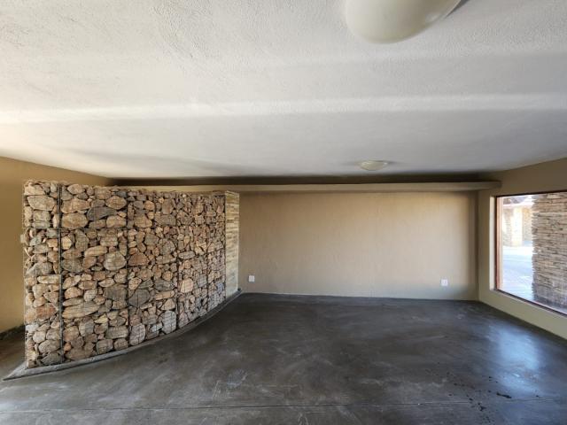 Commercial Property in Hoedspruit To Rent