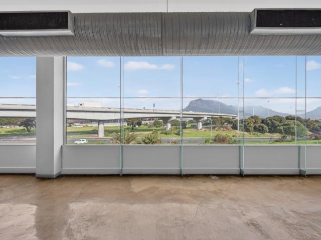 Commercial Property in Paarden Eiland To Rent