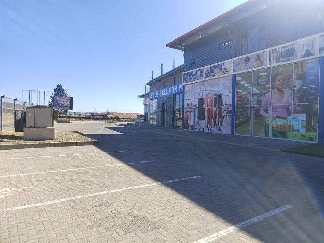 Commercial Property in Randjespark For Sale