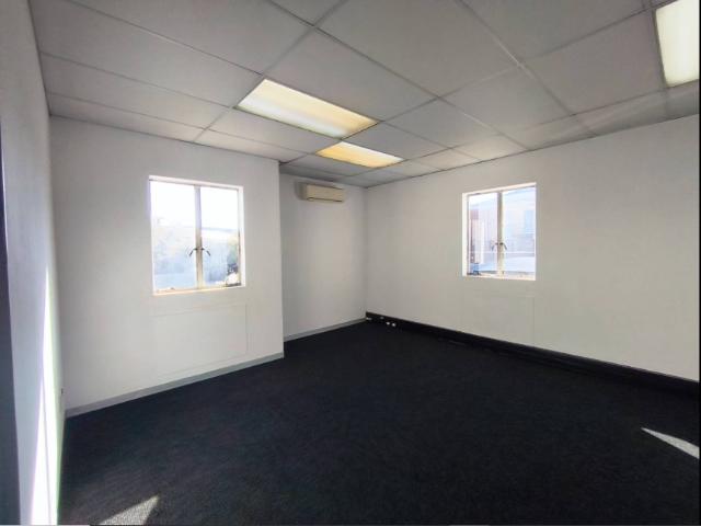 Commercial Property in Randjespark To Rent