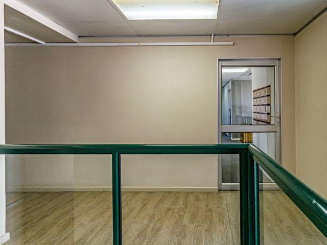 Commercial Property in Roundhay To Rent