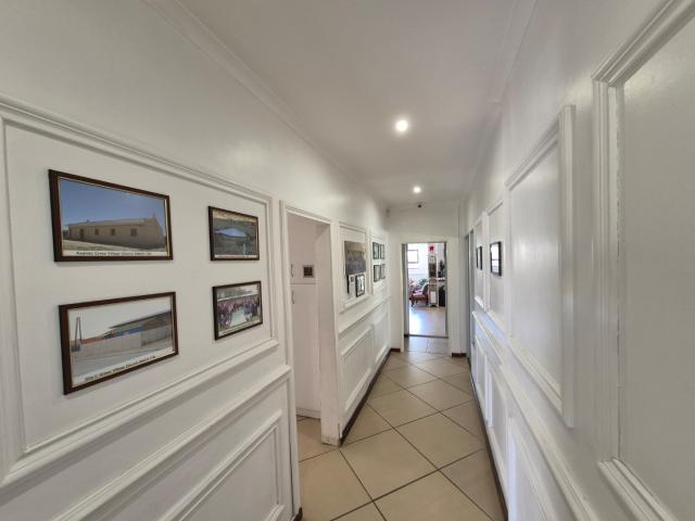 Commercial Property in Table View For Sale