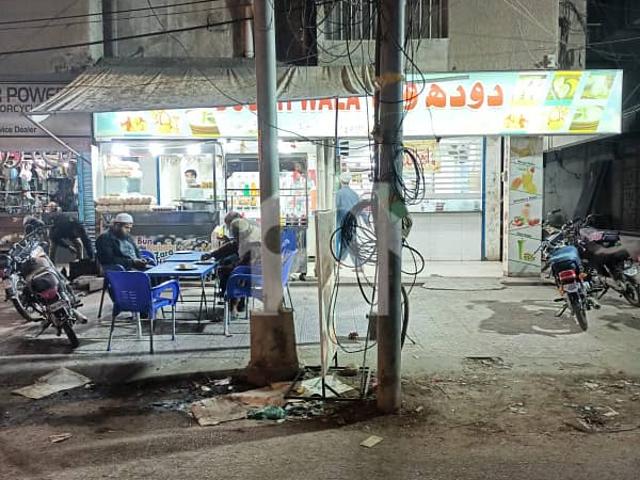 Commercial shop for rent gulshan e iqbal main university road near bank of punjab