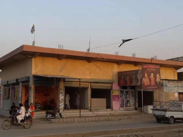 Commercial shops available for rent. Surjani town 7C at main road. Karachi Surjani Town ID 09994