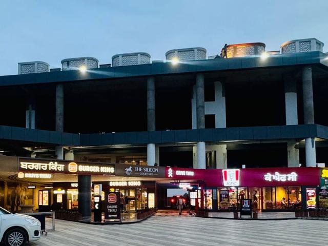 Commercial Showroom 1700 Sq.Ft. In Ambala Highway Chandigarh Listing ID: #10140
