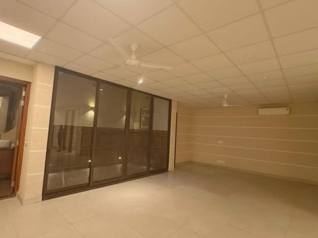 Commercial Showroom 3533 Sq.Ft. In Lajpat Nagar Iii Delhi Listing ID: #10007